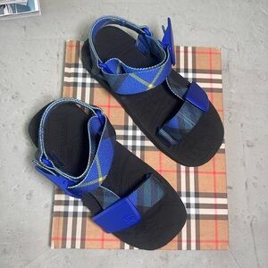 New Burberry Trek Flat Sandals Men US 7 / UK 6/ EUR 40 NEW w/box